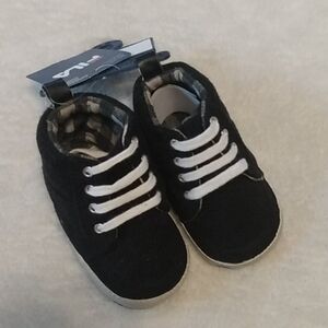 NWT Fila Black & White Crib Shoes 6-9 Months
